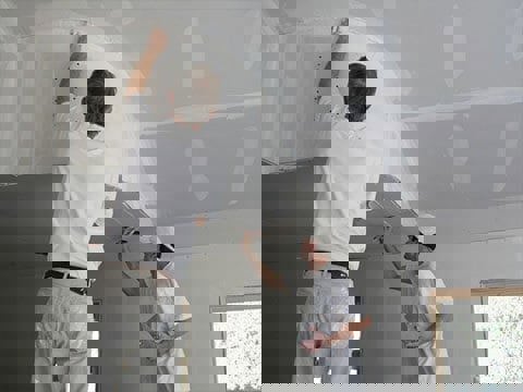 Как шпаклевать потолок?